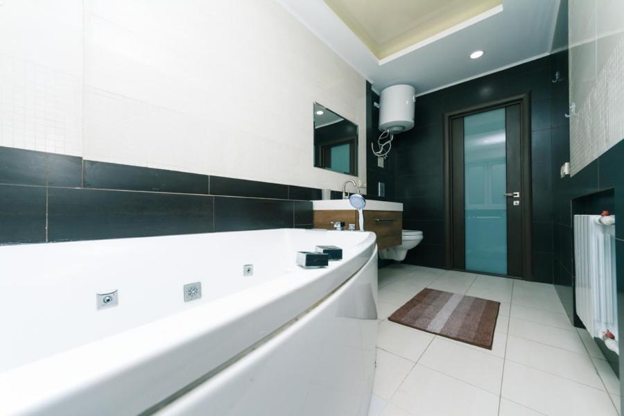 Hotrent Pechersk Lesy 20/22 Kijów Zewnętrze zdjęcie